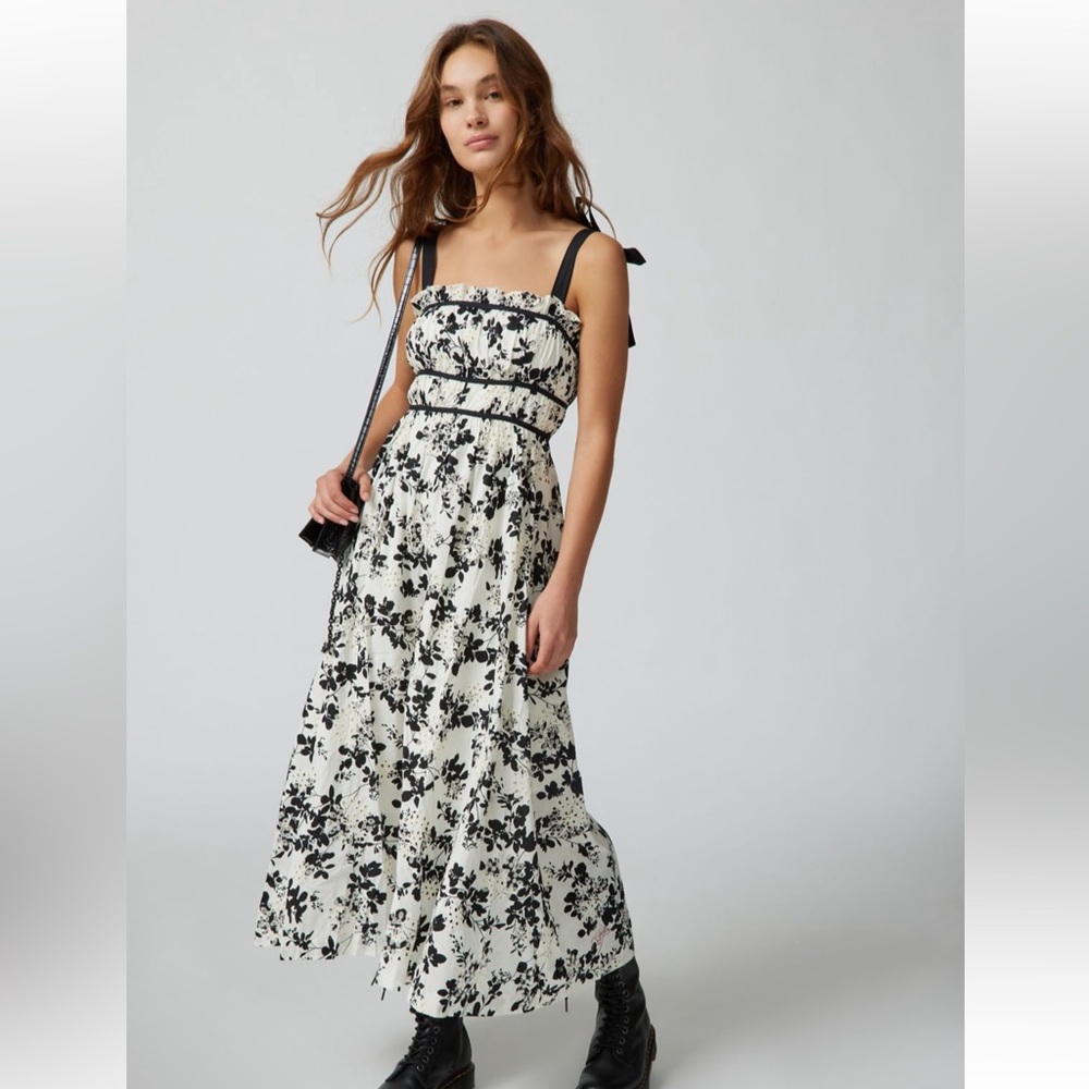 En Saison Black and White Floral Dress